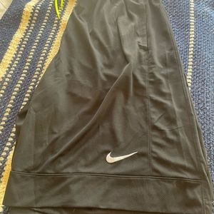 size XL, black men’s basketball shorts